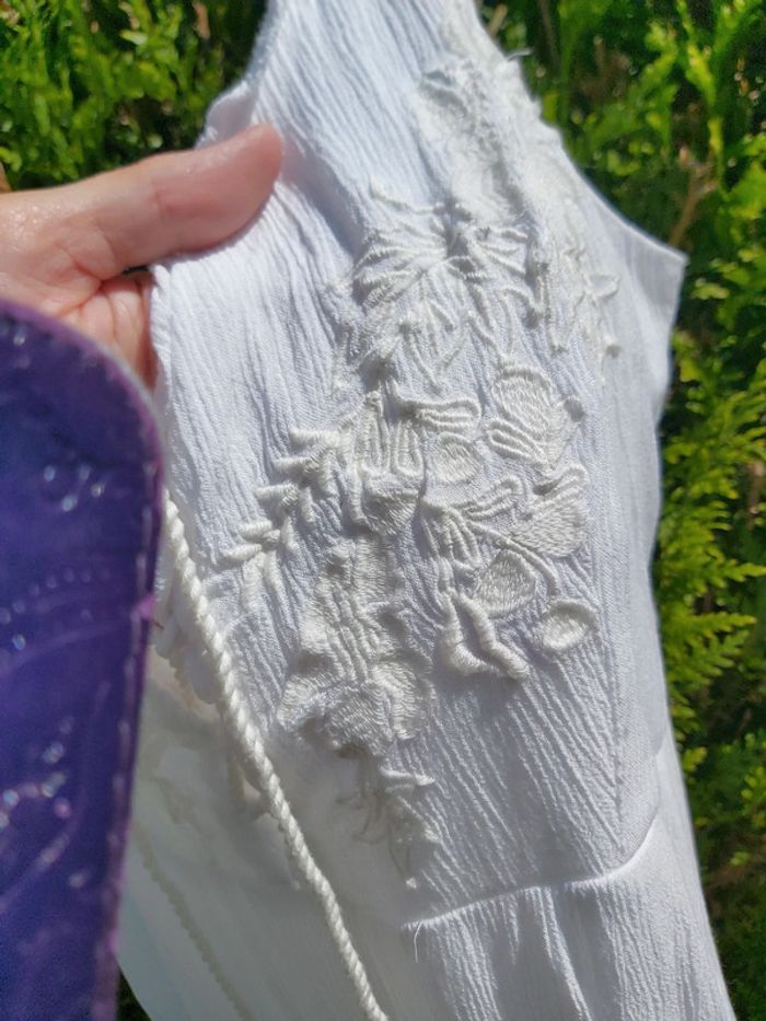 Robe blanche à bretelles - photo numéro 4