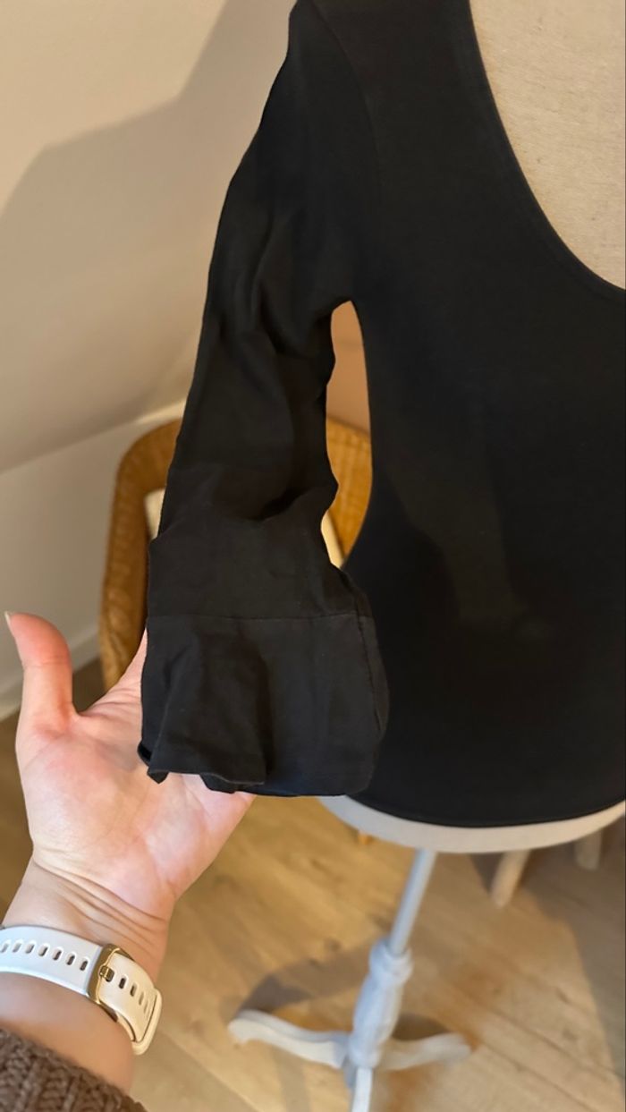 💜 Haut noir manche évasé Jennyfer taille Xs 💜 - photo numéro 2