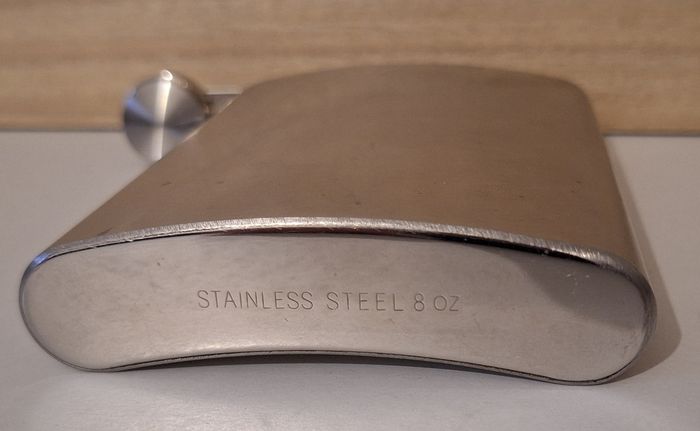 Flasque en métal à bouchon vissable - photo numéro 5