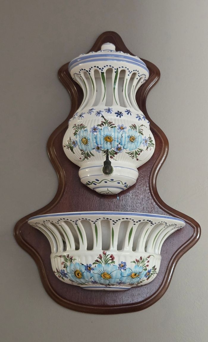 Fontaine décorative blanche et bleu