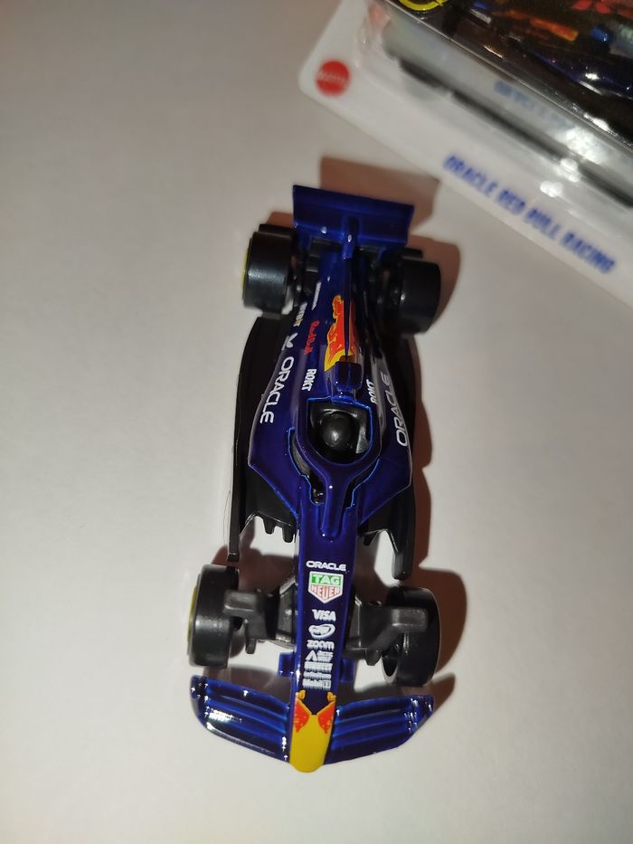 Hot Wheels Oracle Red Bull Racing Formula 1 2025 - photo numéro 6