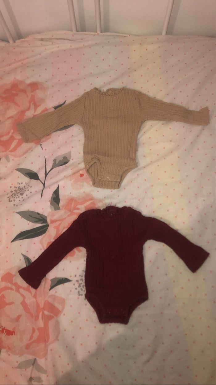 Lot de 2 hauts / bodies