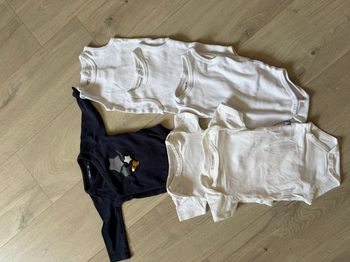 Lot de 6 bodies taille 6 mois