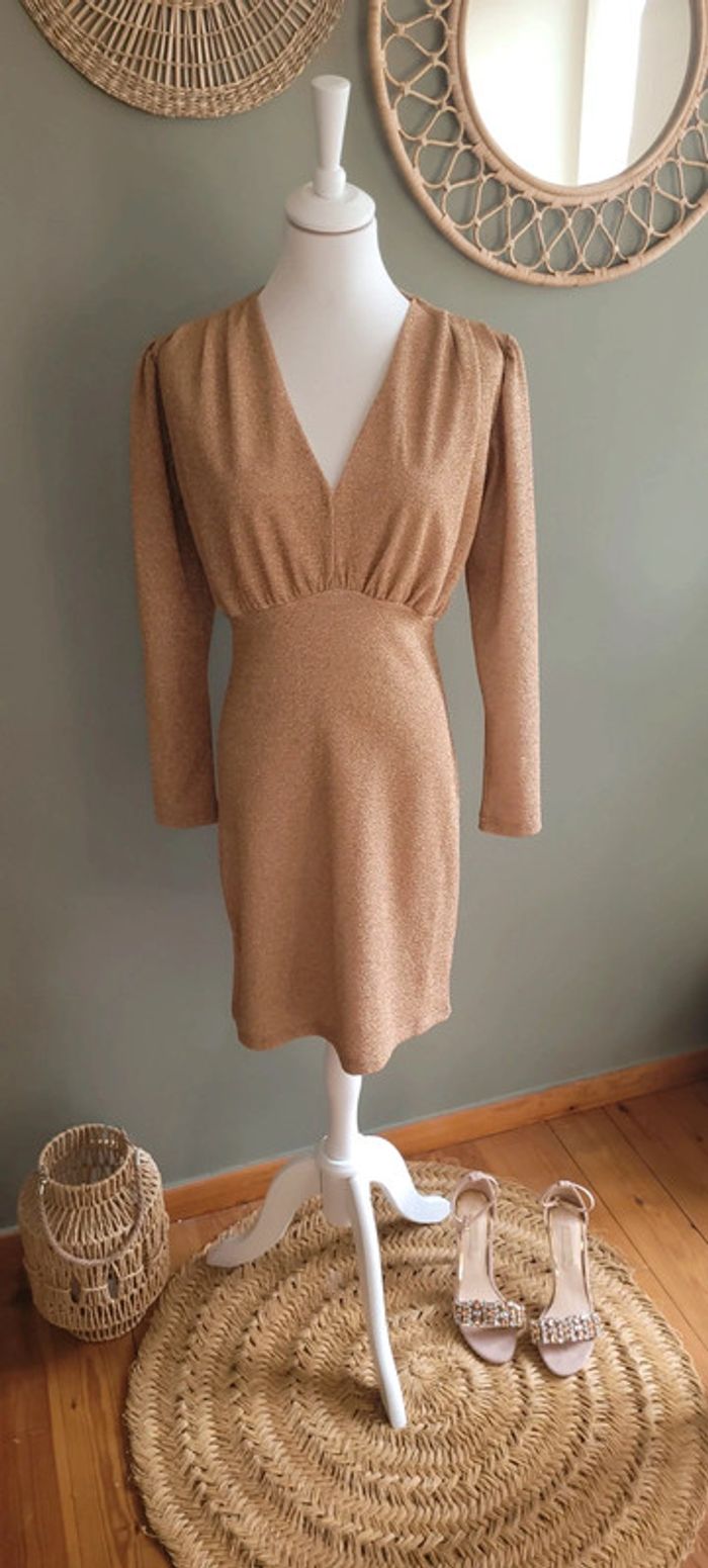 Jolie robe beige légèrement pailletée Jus de Pom