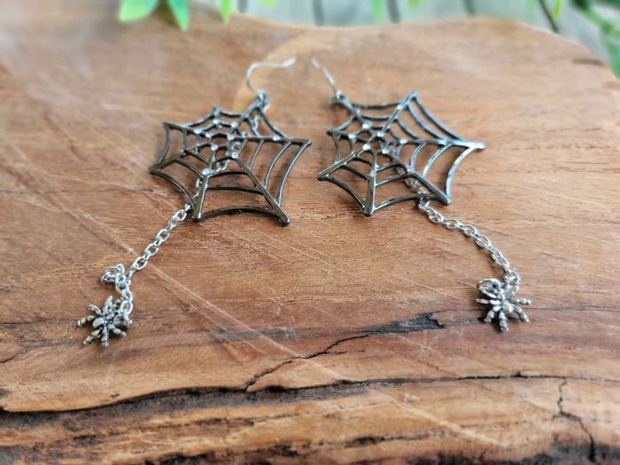 Boucles d'oreilles fantaisies toile d'araignée et sa toile - photo numéro 3