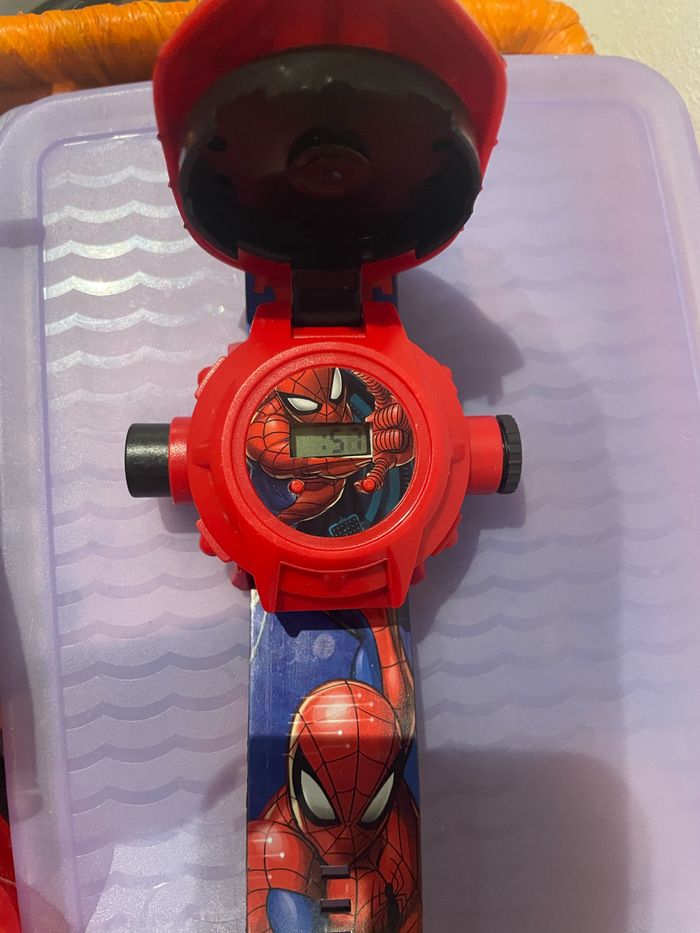 Montre cadeau enfants anniversaire Spiderman, mignon