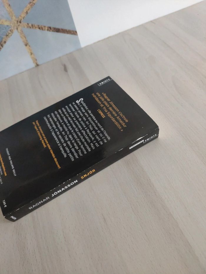 Livre poche Snjor Jonasson huis clos à l'islandaise - photo numéro 7