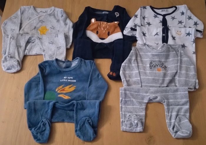 Lot 29 vêtements 9 mois