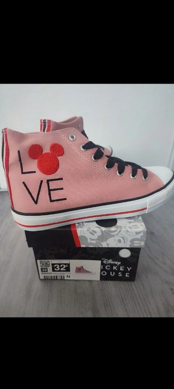 Très jolie paire de Baskets Disney Mickey MOUSE POINTURE 39