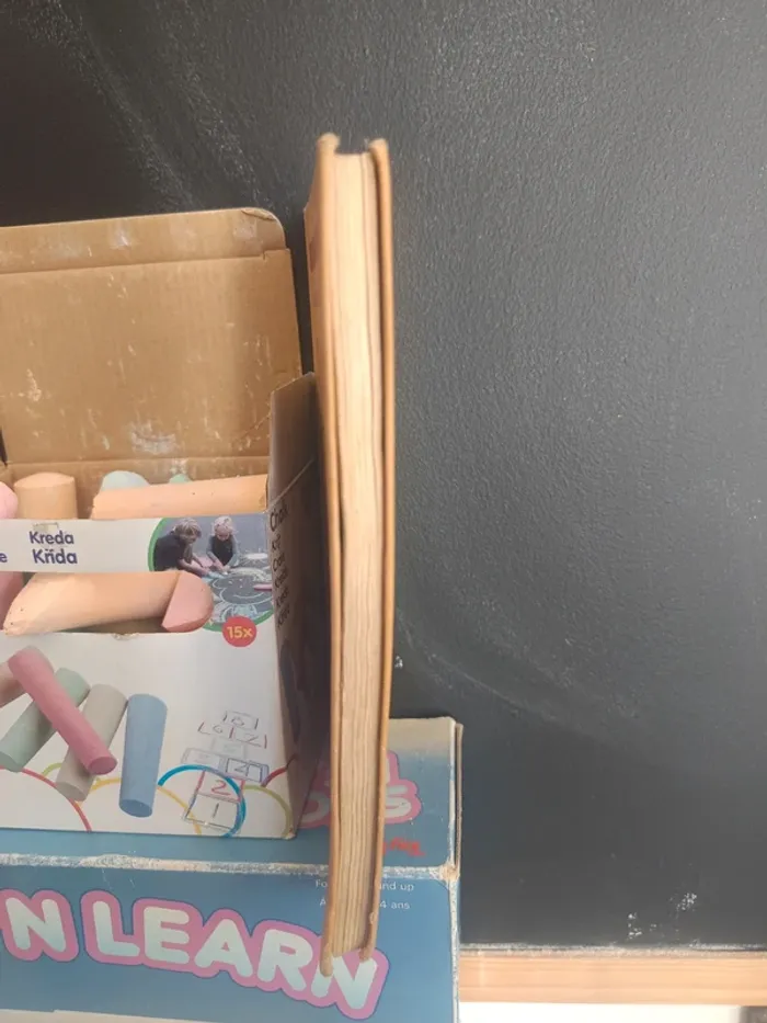 Ancien livre de Chimie . Vintage . - photo numéro 2