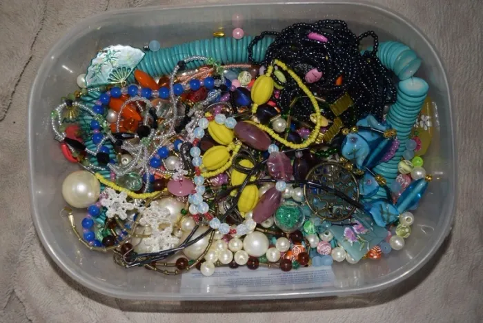 Lot de perles en vrac et autre