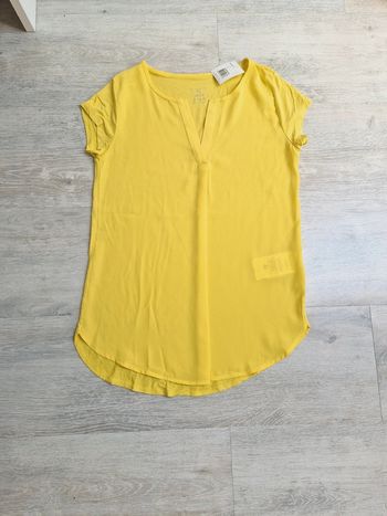 Blouse Camaïeu XS jaune fluo neuve avec étiquette et décolleté en V