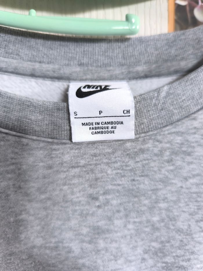 Pull Nike gris - photo numéro 2