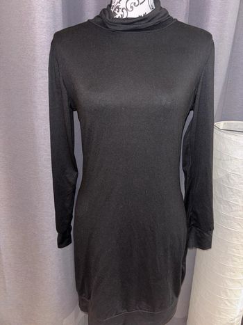 Jolie robe noire col roulé taille S