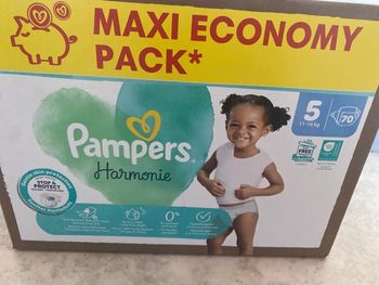 Un carton de couches Pampers taille 5 maxi pack harmonie