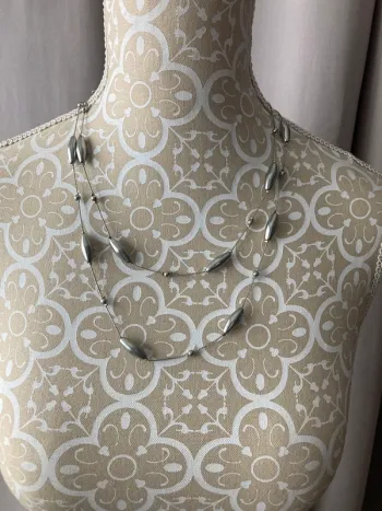Collier fin