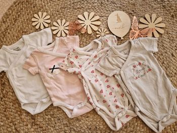 Lot de body caches cœur orchestra bébé fille 1 mois