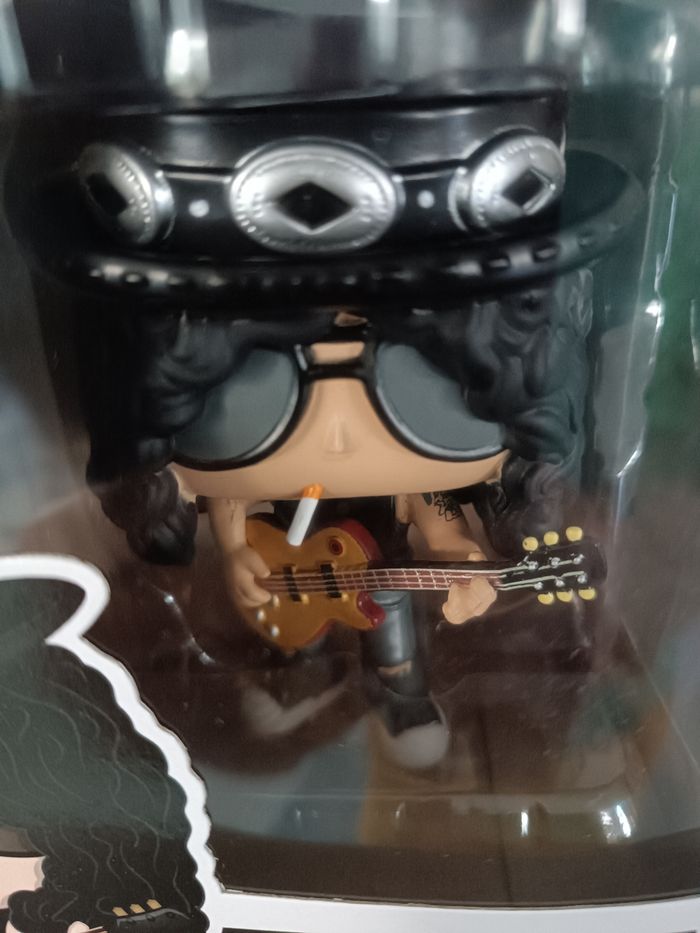 Vinyle Use Your Illusion I by Guns N' Roses + Figurine Pop Slash 🌹 - photo numéro 4