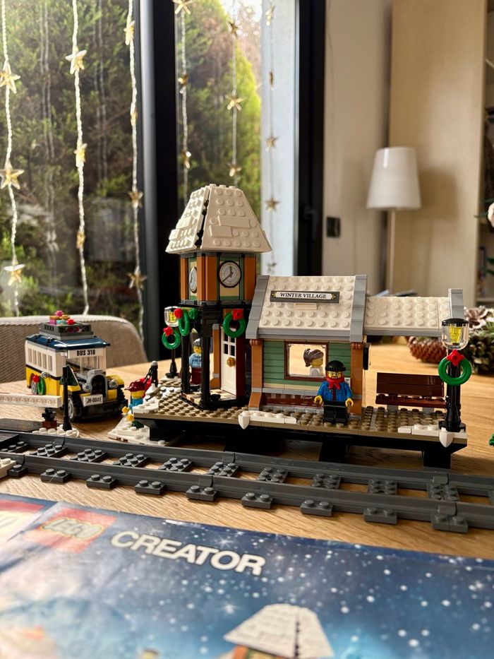 Lego 10259 - La gare du village d’hiver - photo numéro 7