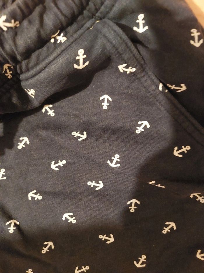 Beau short garçon motif ancres 8 ans en TBE - photo numéro 2