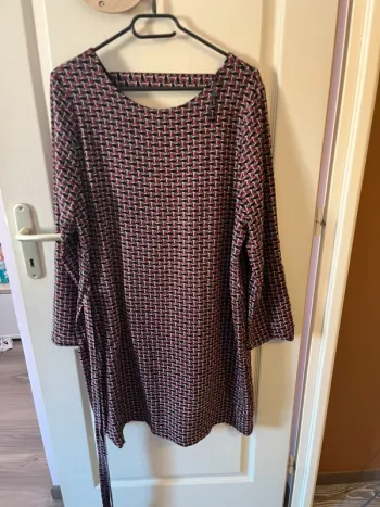 Robe rouge et noir
