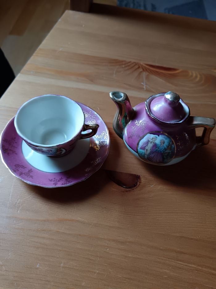 Miniature vaisselle porcelaine lot de 15 pièces très beau