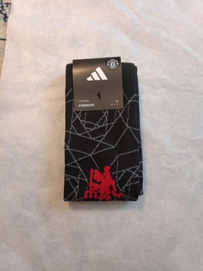 Short de foot Adidas équipe Manchester United avec chaussettes taille 9/10 ans authentique neuf - photo numéro 13