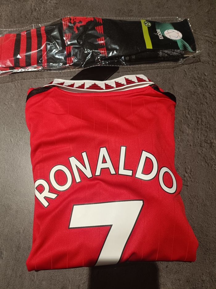 Tenue foot Christiano Ronaldo Manchester. T.24 - photo numéro 2
