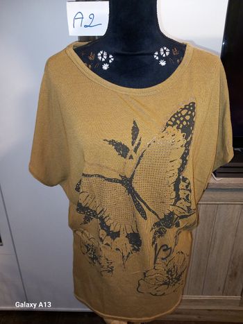 Blouse Pull Fin Jaune Ocre – Imprimé Papillon – Taille S/M
