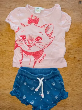 Ensemble Disney daisy 1 mois excellent état marie