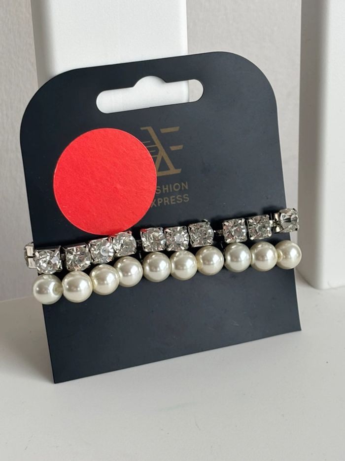 Bracelets neufs perles et strass