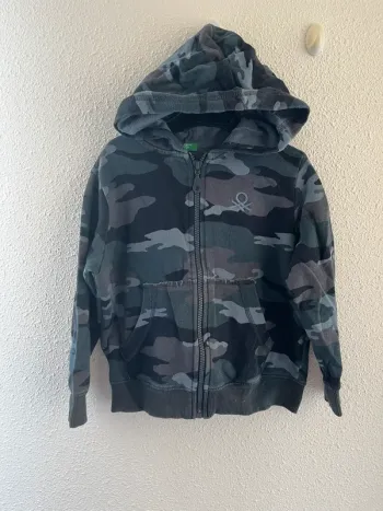 Veste camouflage Benetton taille 4/5 ans 💫