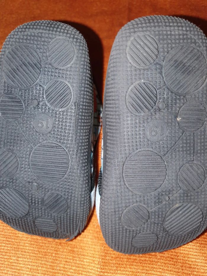 Chaussons pantoufles pointure 19 - photo numéro 2
