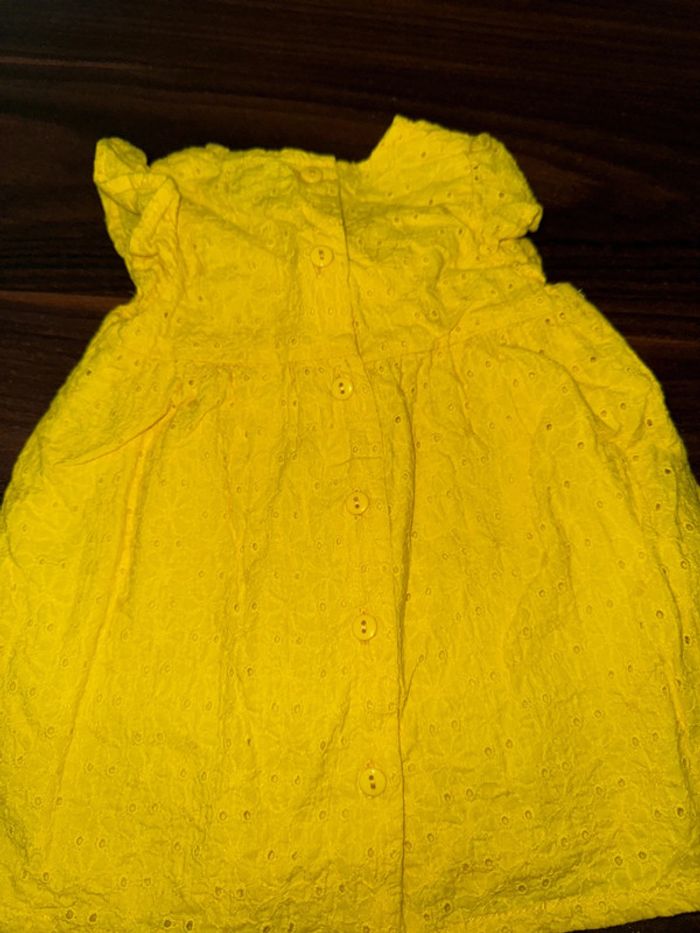 Jolie robe jaune - photo numéro 3