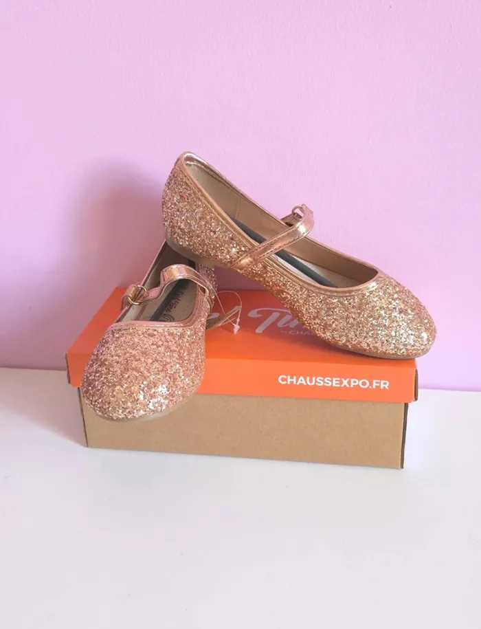 Jolie chaussures a paillettes taille 30