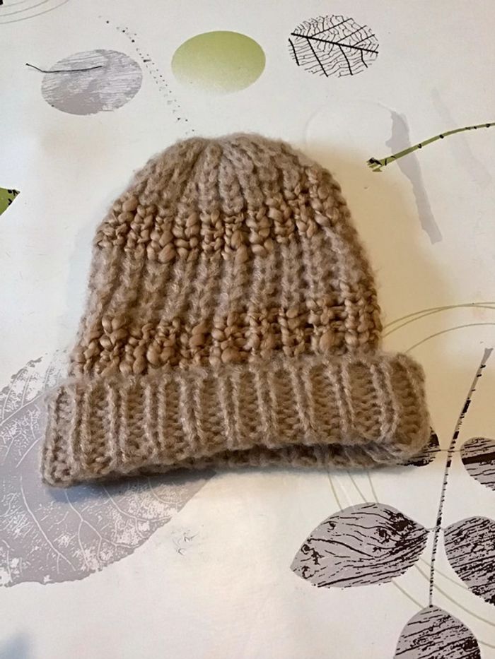 Bonnet tout doux fille ou garçon beige taille 8/12 ans
