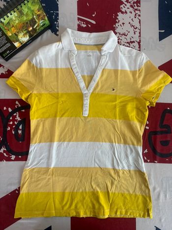 Polo Tommy Hilfiger taille M blanc liserés jaune col V ouvert