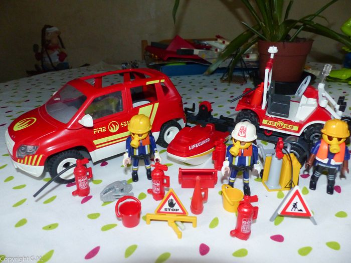 Lot playmobils pompiers + vehicules etc - photo numéro 2