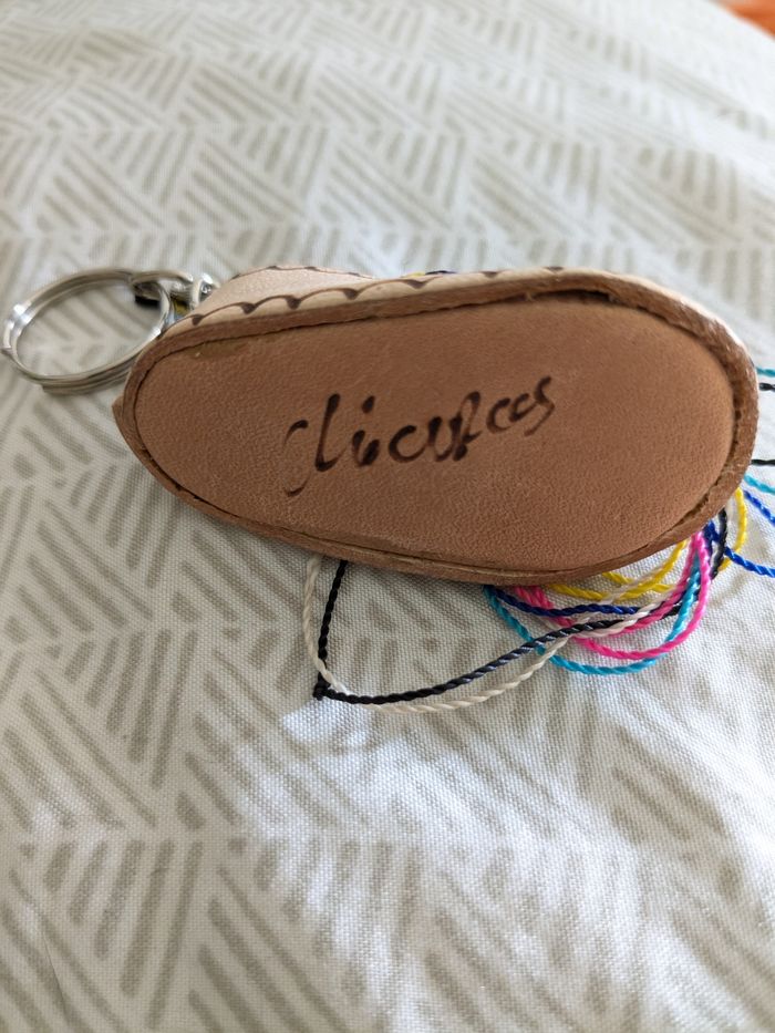 Porte-clés en cuir . - photo numéro 3