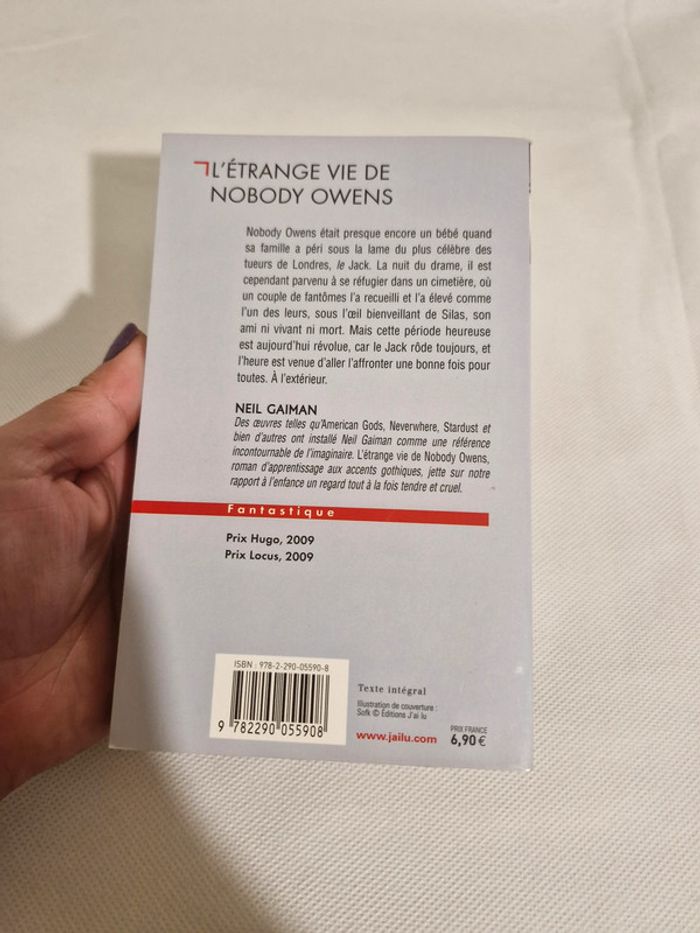 L’étrange vie de Nobody Owens Neil Gaiman 9782290055908 - photo numéro 2