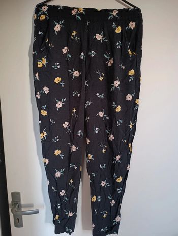 Pantalon fluide H&M noir fleuri taille 40