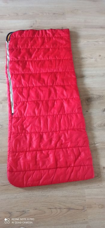 Sac de couchage rouge