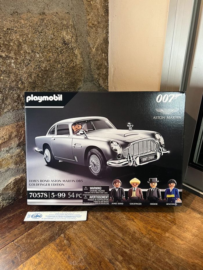 Voiture James Bond 007 Aston Martin DB5 Playmobil dans le film Goldfinger 1964 - photo numéro 2