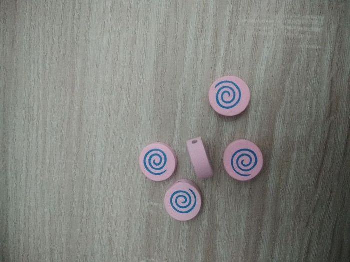 Lot de perles bois roses et bleues