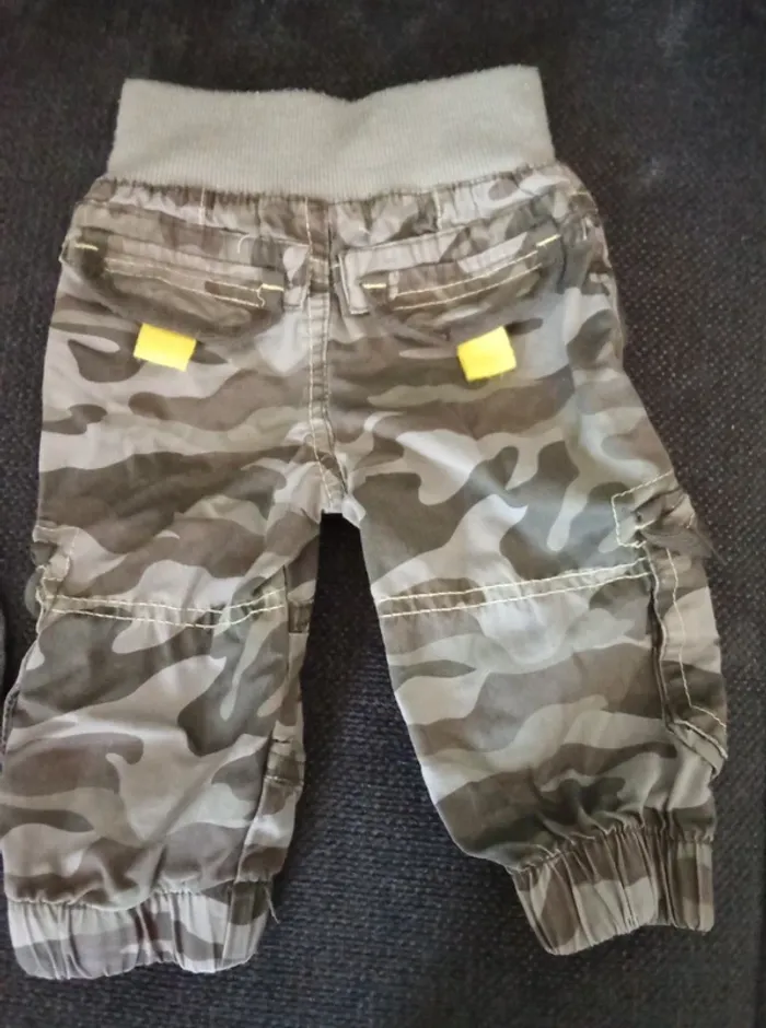 Lot 2 pantalons garçon 9 mois - photo numéro 2