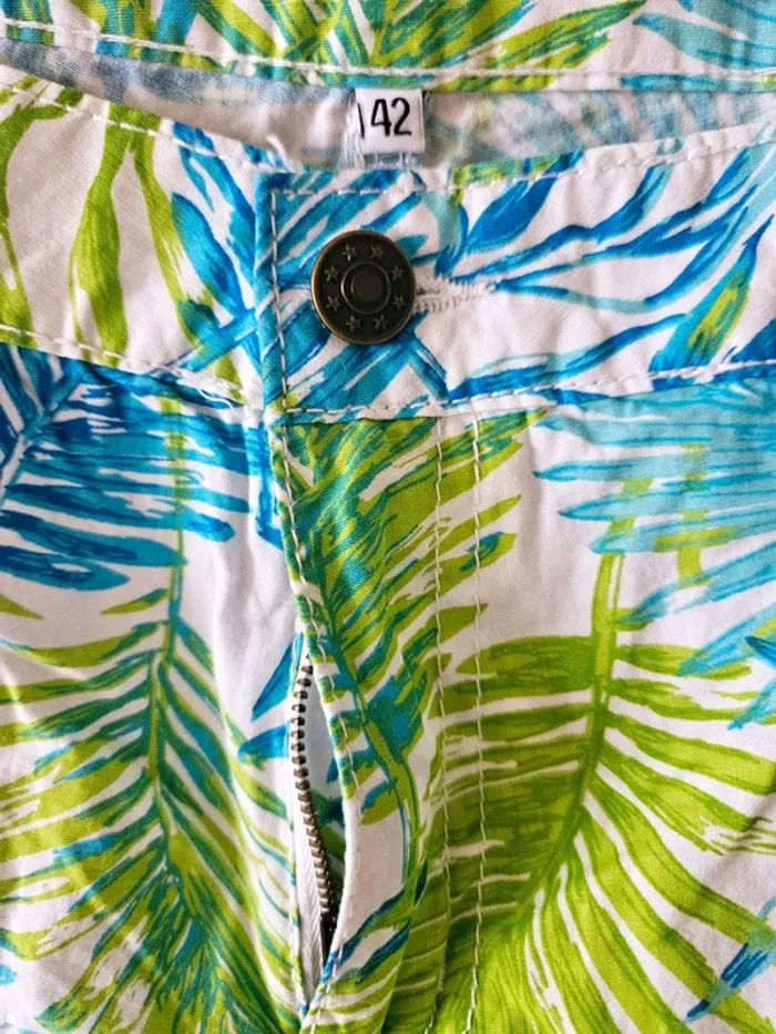 Short imprimé feuilles Taille 42 Neuf - photo numéro 4