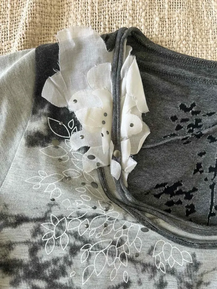 T-shirt cop copine gris fleuri taille 1 - photo numéro 3