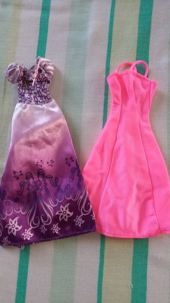 Lot de 2 ravissantes Robes pour poupées Barbie