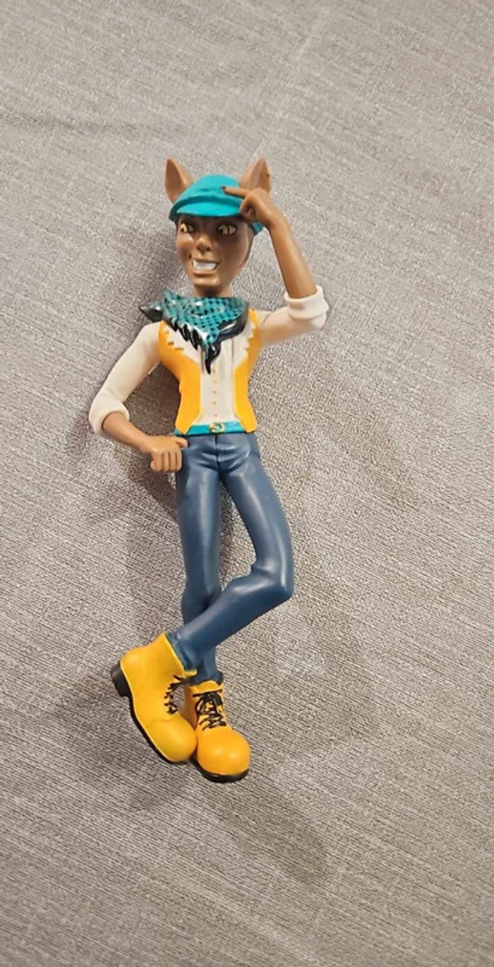 Figurine monster high clawd wolf