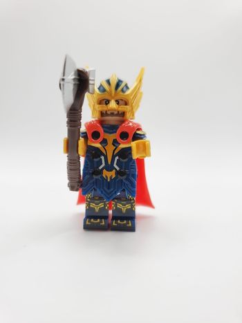 Figurine type lego Thor Marvel